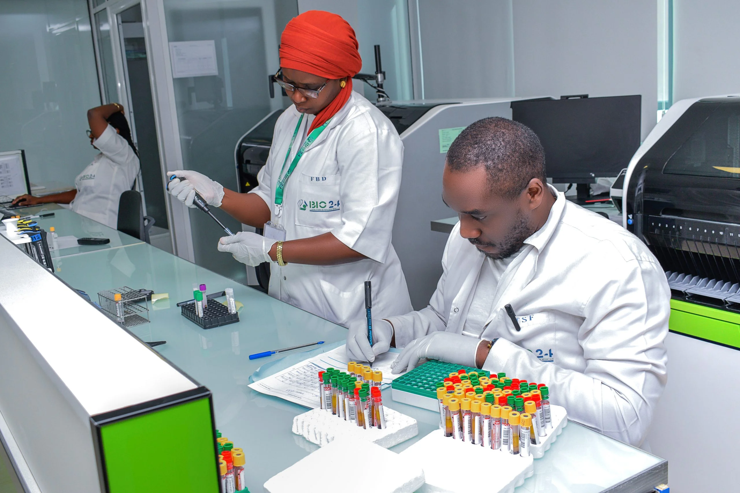 Laboratoire Bio 24 — Analyses Médicales 24h/24 à Dakar